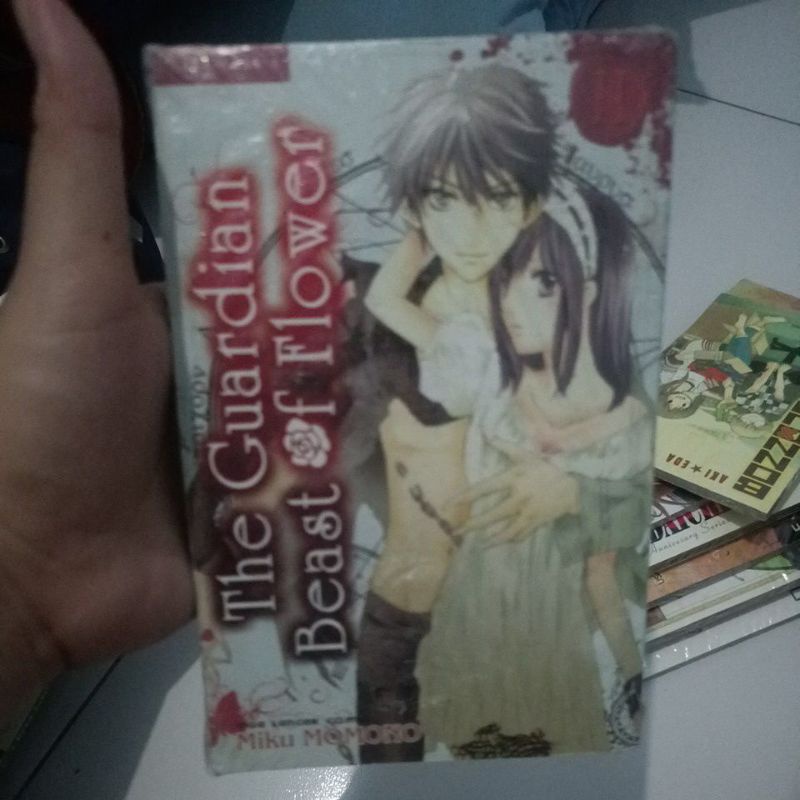 KOMIK THE GUARDIAN BEAST OF FLOWER