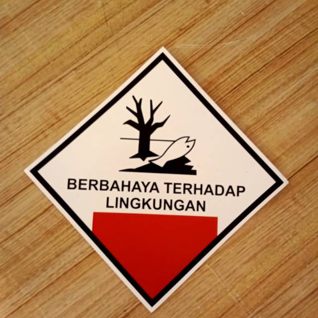 

Stiker K3 rambu safety. Berbahaya terhadap lingkungan. UK 10x10cm