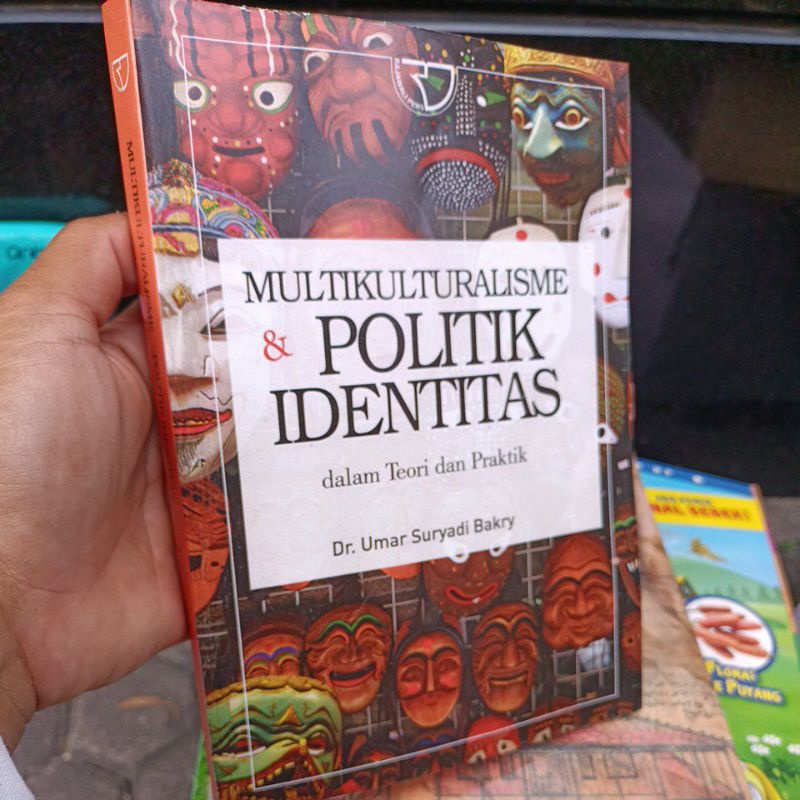 Multikulturalisme & politik identitas dalam teori dan praktik