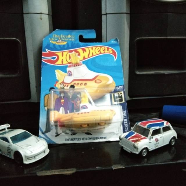 Hotwheels the beatles yellow submarine