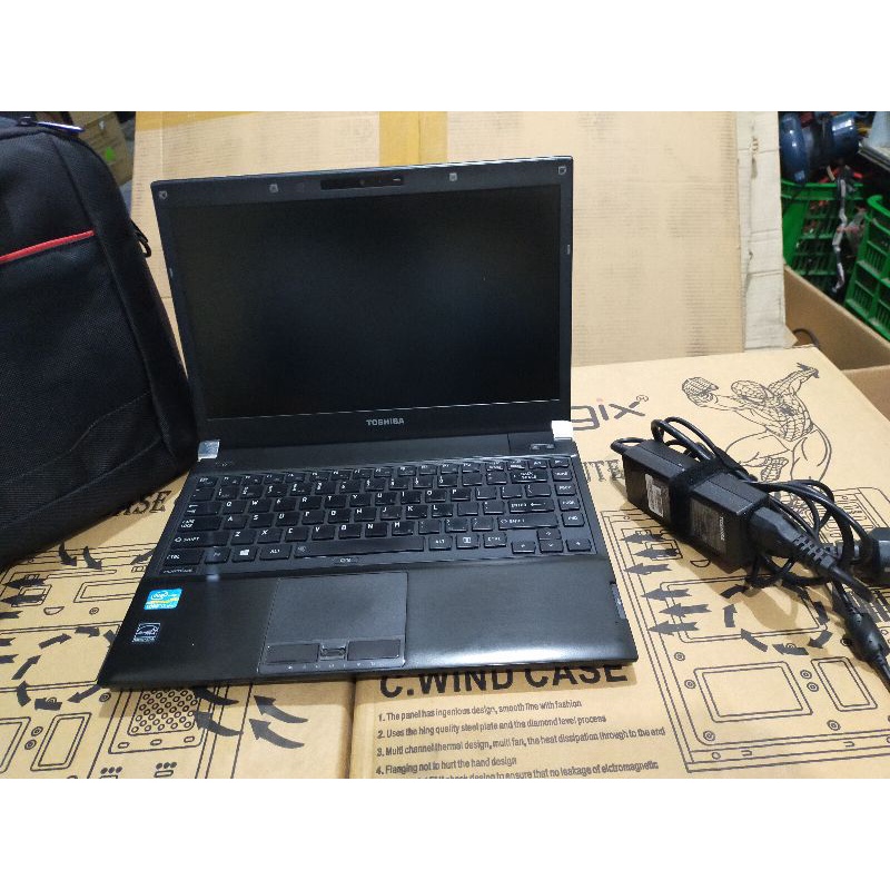 Laptop Core i7 Toshiba R930 Ram 4Gb SSD 240gb