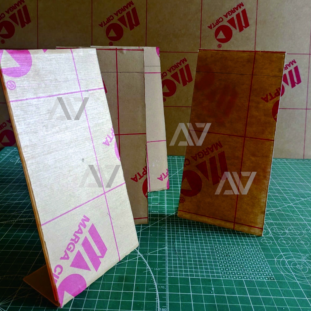 

STAND AKRILIK A4 A5 A6 2MM CUSTOM STAND KAYU ANIME QRIS SESERAHAN BTS GENSHIN TEMPAT BROSUR TENT HOLDER / TEND CARD