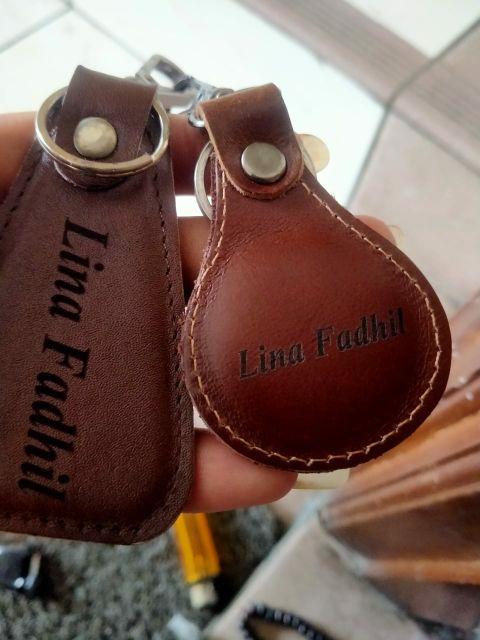 G013 Gantungan Kunci Grafir Custom Segitiga Kulit Sapi Asli 100%