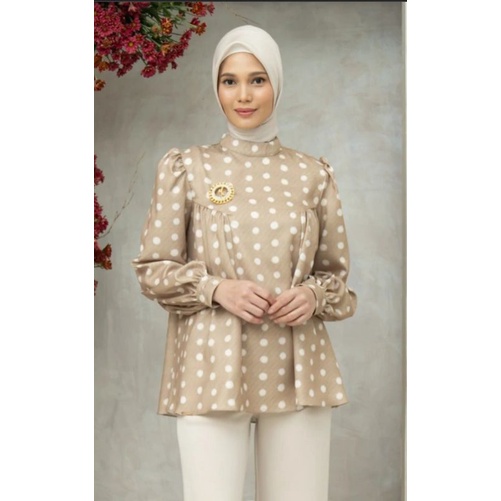 Wearing Klamby Gina blouse Tiramisu