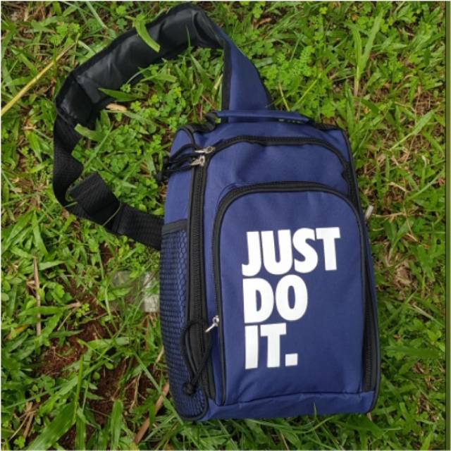 Tas Selempang Sepatu Pria Warna Solid Ada Jaring Untuk Botol Minum Tas Pria Tas Kecil Untuk Menaruh Sepatu Sendal by Polofelix