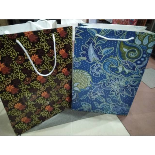 

Paper bag polio batik bahan tebal terlaris dan murah isi 12 pcs
