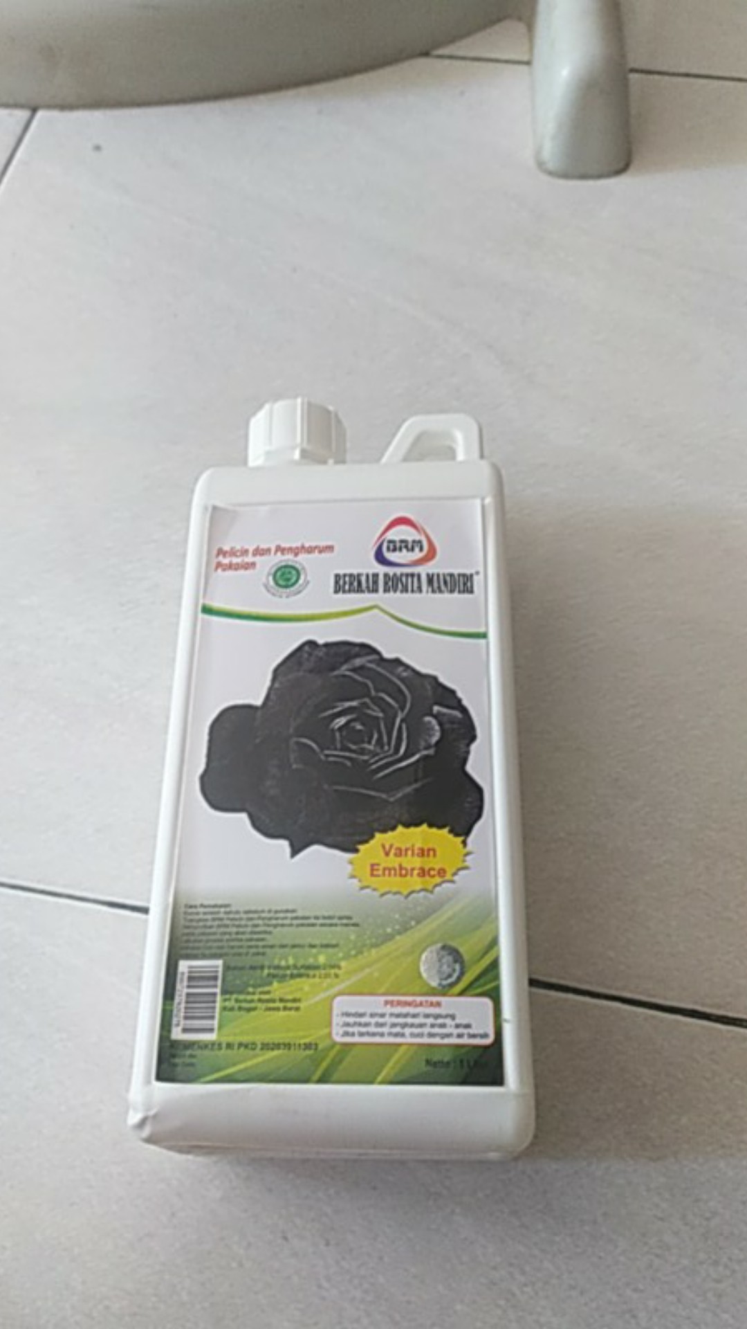 Pelicin Dan Pengharum Pewangi Pelembut Pakaian Baju Laundry Brm Jerigen 1 Liter