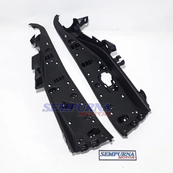 Dek Atas Bordes Board Footrest 2 Pijakan Kaki Set Kanan Kiri Aerox 155 100% Original ORI Yamaha YGP B65-F7488-00 B65-F7481-00