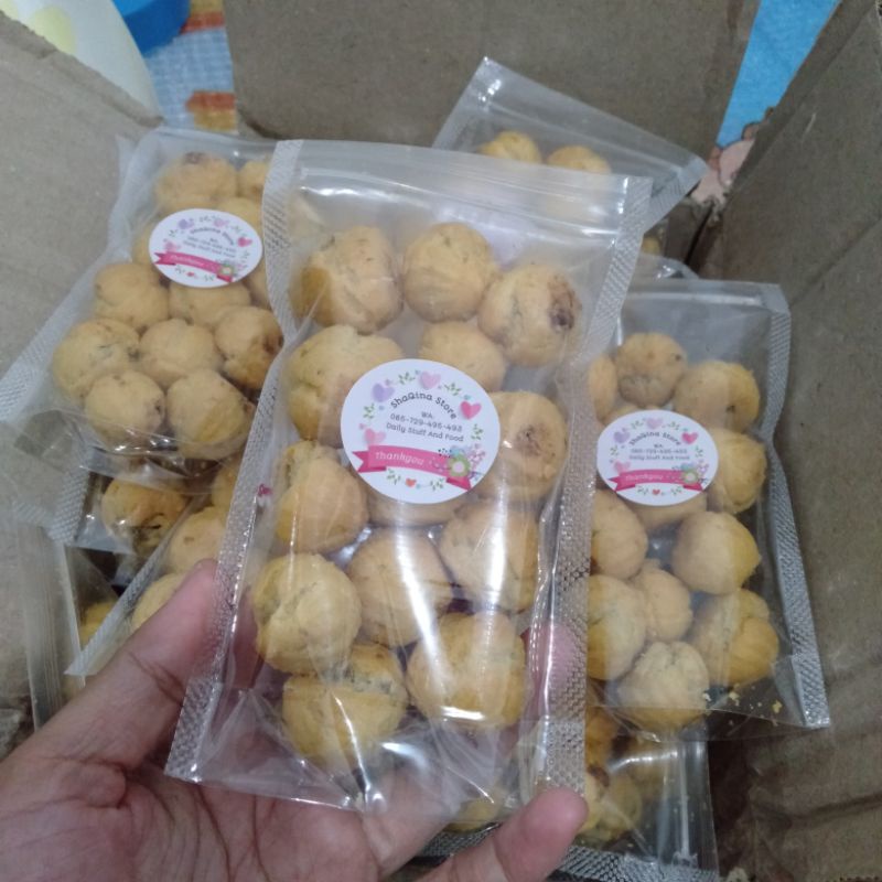 

Soes kering isi cokelat lumer 40 gram