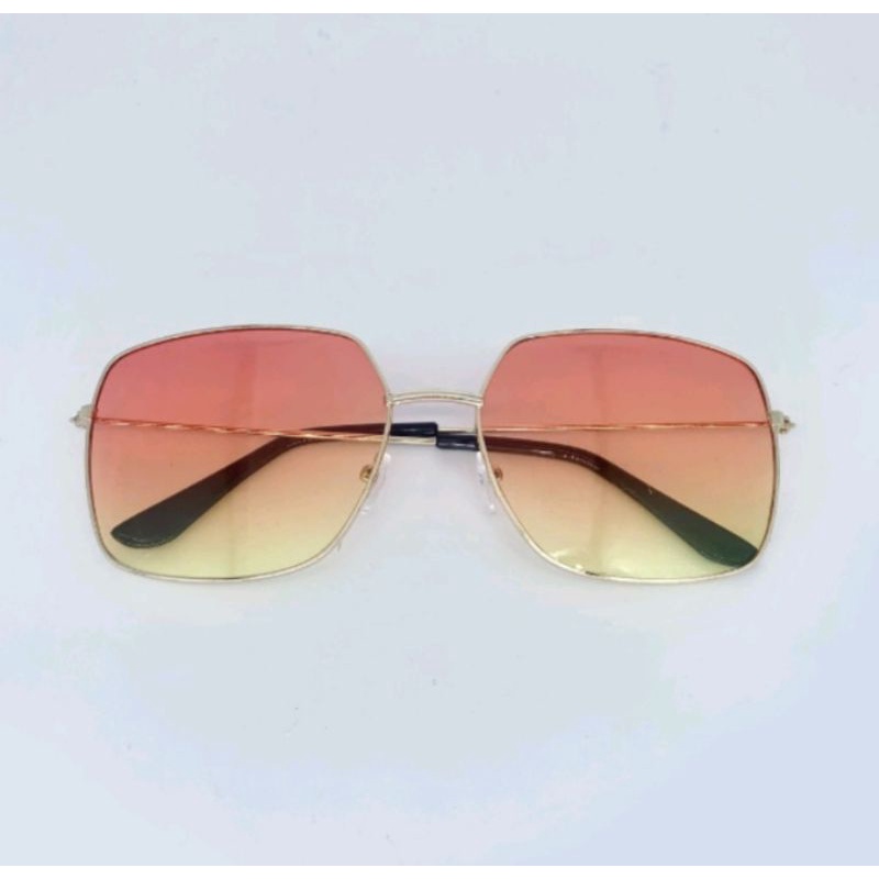 Kacamata Wanita Kotak Dengan Diameter Besar