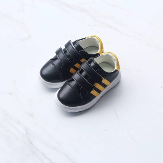 Sepatu Anak Adidas Import Hitam Kuning