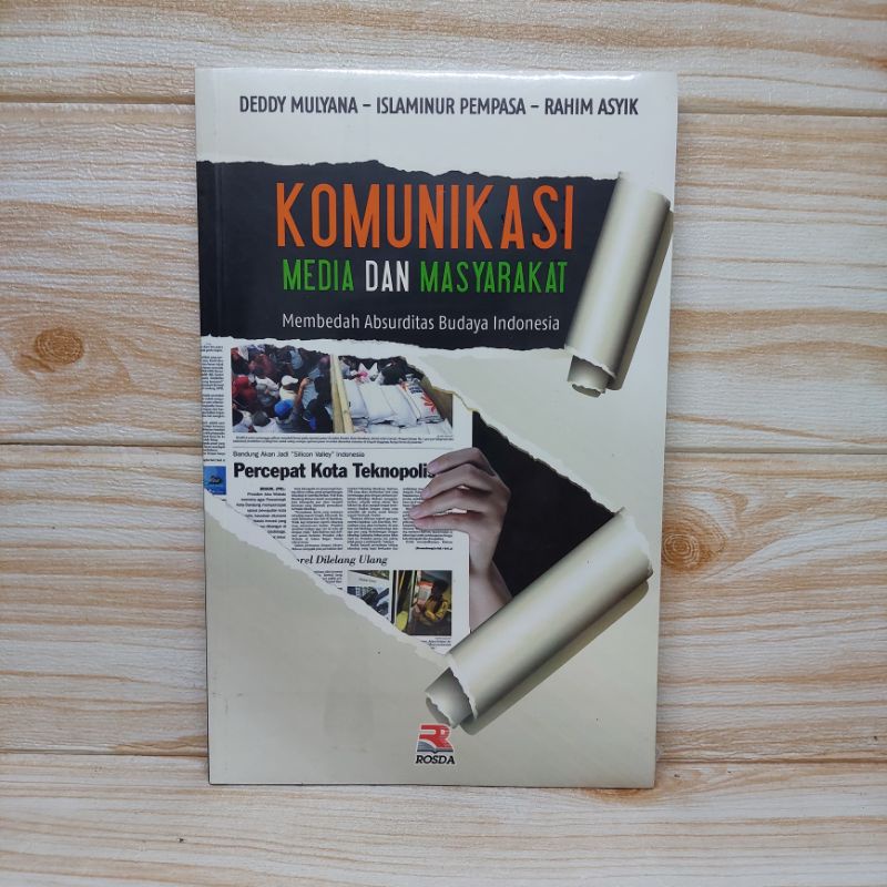 KOMUNIKASI MEDIA DAN MASYARAKAT MEMBEDAH ABSURDITAS BUDAYA INDONESIA Deddy Mulyana, dkk. ROSDA