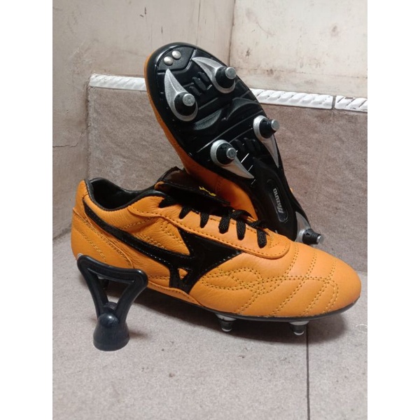 sepatu sepak bola mizuno kuning pul 6 baut kulit sapi asli