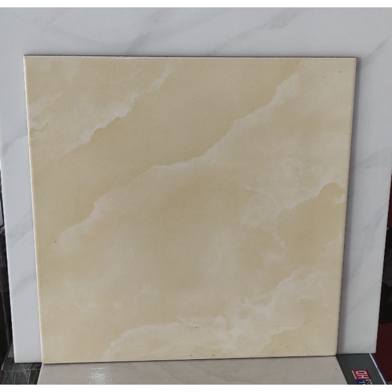 Keramik Lantai Motif Marble Glossy 40x40 Barito Beige