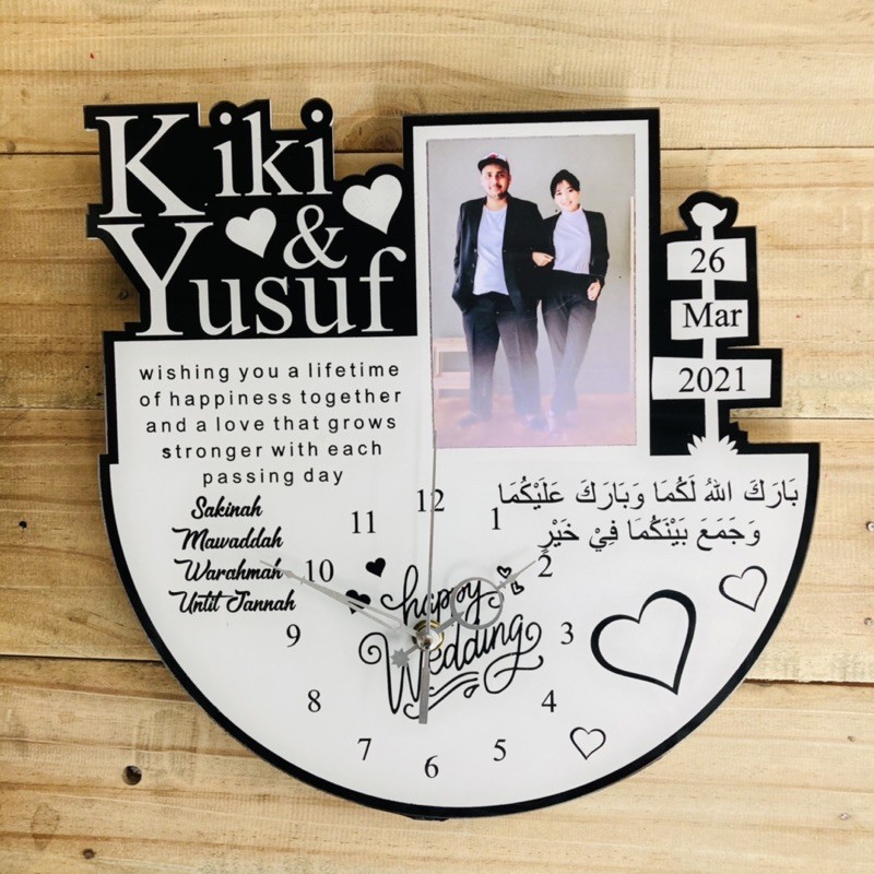 KADO PERNIKAHAN AKRILIK JAM DINDING CUSTOM MEWAH