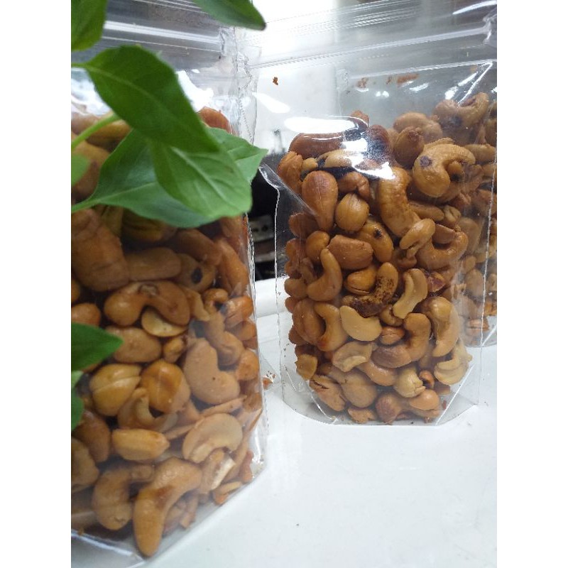 

kacang mede utuh 1kg