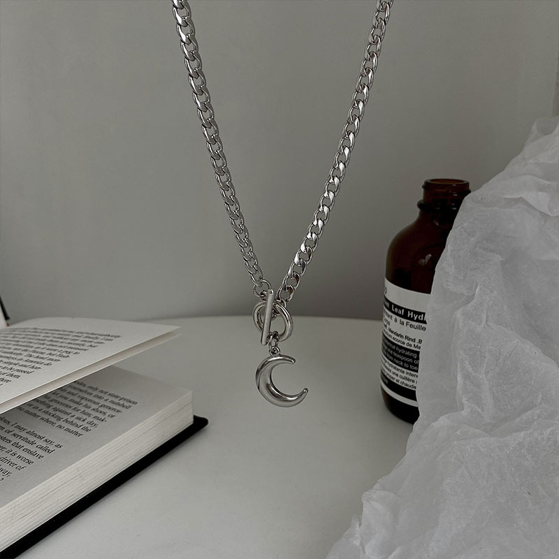 Kalung Rantai Klavikula Tebal Desain Bulan Gaya Retro Punk Untuk Pria Dan Wanita