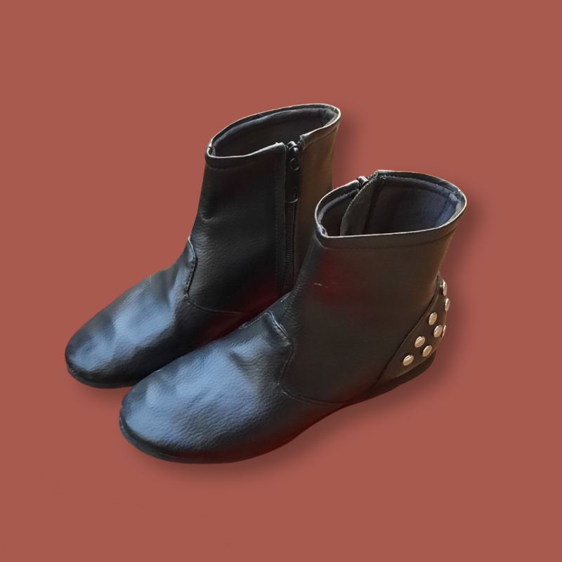 Sepatu boots hitam anak perempuan