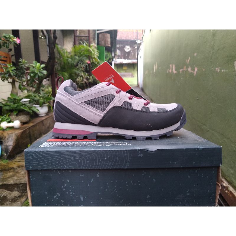 Sepatu Gunung Hiking Mountaneering Natoas 1.0