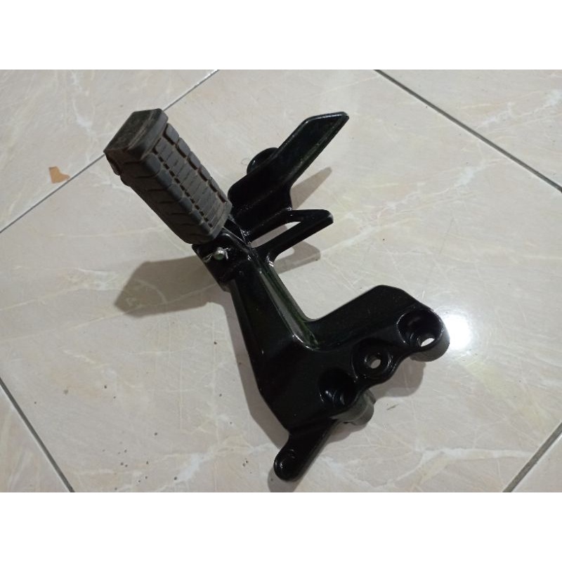 FOOT STEP BELAKANG KANAN JUPITER Z1 ORIGINAL