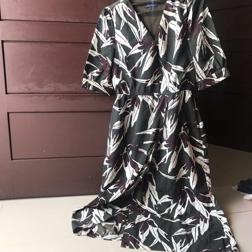 Zalora Floral Dress Hitam Midi Wanita Preloved
