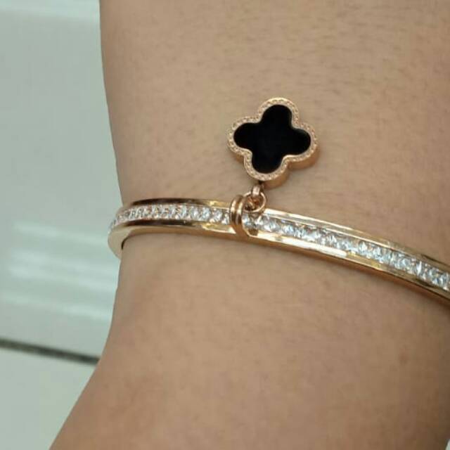 Gelang Van Cleef mata titanium