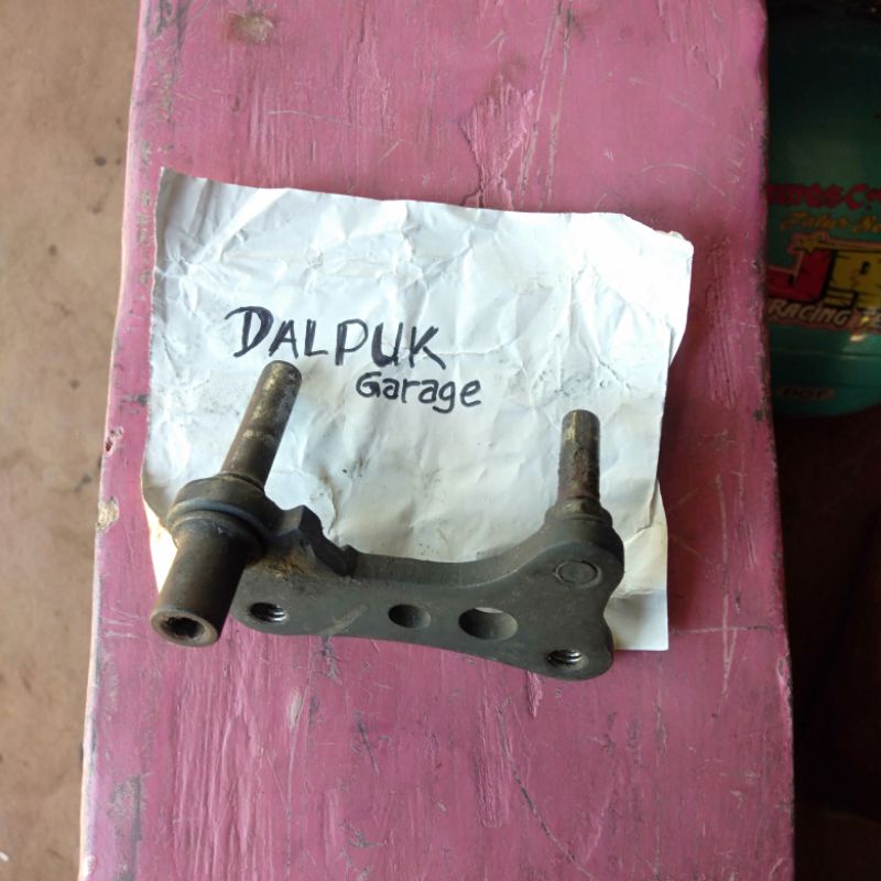 Pangkon kaliper depan breket kaliper depan suzuki satria fu original