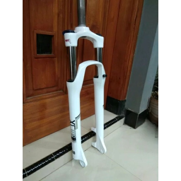 FORK SUNTOUR XCM 27.5 TRAVEL 100 LOCK WARNA PUTIH