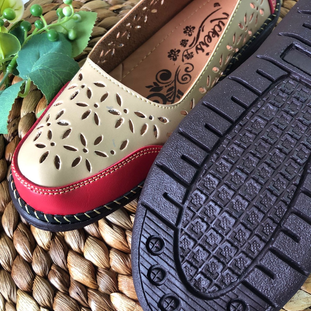 (HARGA PROMO = PACKING TANPA KARDUS) LASER 2WARNA  1 sepatu cewek terlaris flat shoes Sandal Slop Slip On Wanita Sandal Cewek  SLIP ON WANITA TERBARU KEKINIAN FLATSHOES KOREAN STYLE SEPATU CEWEK SLIPON FLAT SHOES CASUAL SANTAI RAMADHAN SALE FLATSHOES