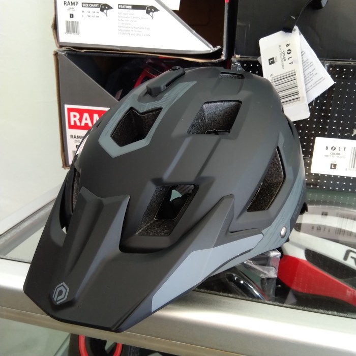 HELM SEPEDA POLYGON RAMP