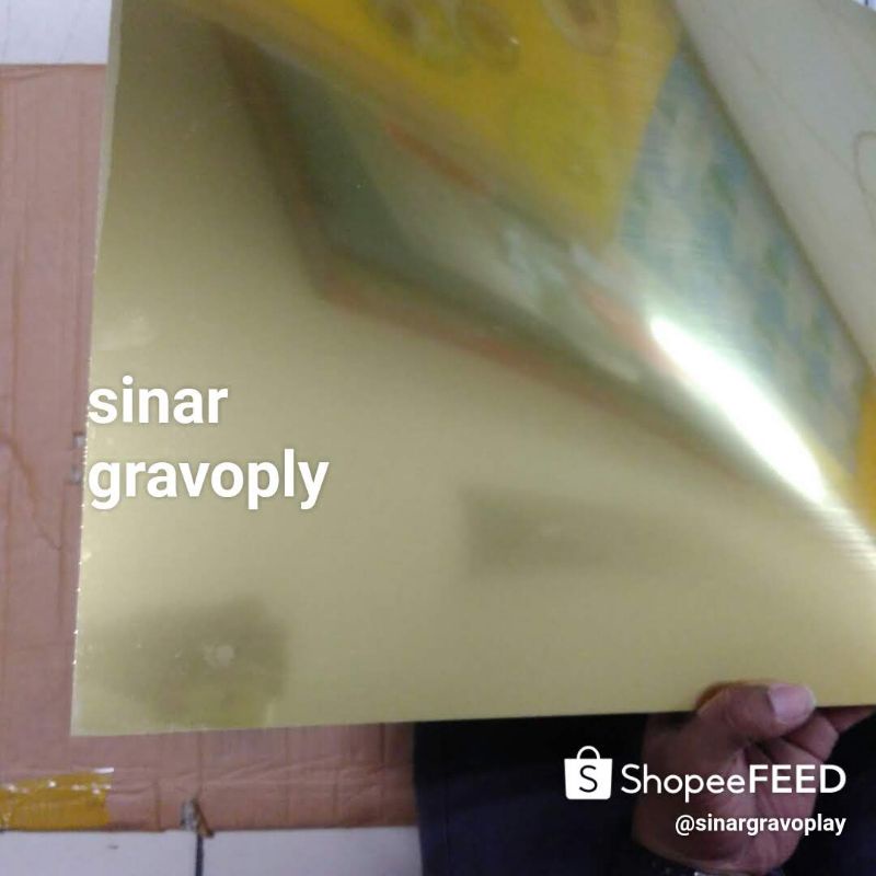 

gravoply gold teks hitam 120x60 tebal 1.5ml