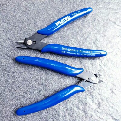 Tang Potong Komponen Atau Kupas Kabel