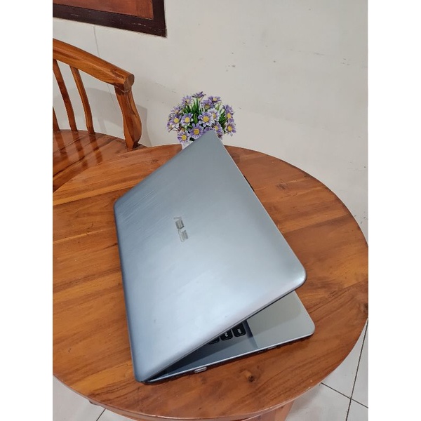 laptop Asus generasi 5 pakai SSD kencengg