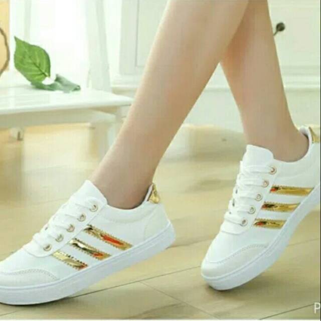 Sepatu Kets Wanita Putih Striped