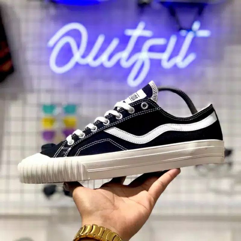 Obral Sepatu original brand lokal maximal MILIK HOLY_OLLIE