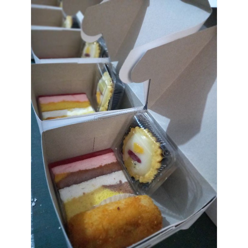 

SNACK BOX/RISOL PASTEL/ PIE BUAH KUE TRADISIONAL