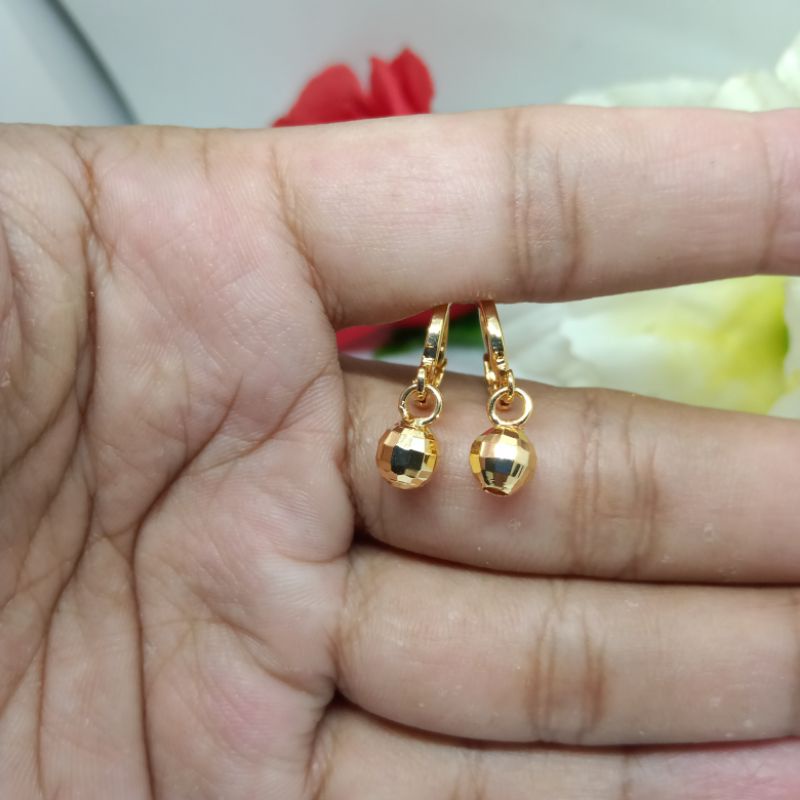 anting wanita motif biji lada,anting titanium asli anti luntur anti karat,anting perhiasan mirip mas asli, perhiasan berlapis emas 24 k,anting Korea, perhiasan wanita terbaru import