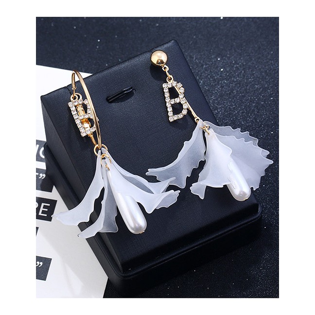 LRC Anting Fashion White Flower&amp;letter Decorated Simple Earrings