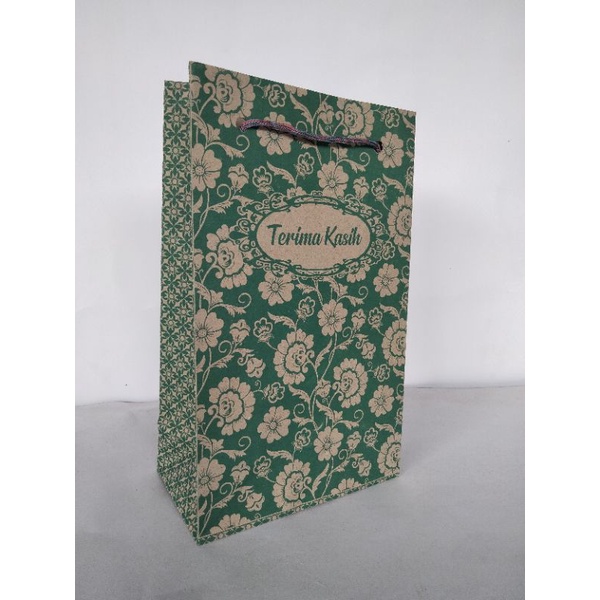 

PAPERBAG PAPER BAG WAFER MOTIF BATIK HIJAU 14X9X25