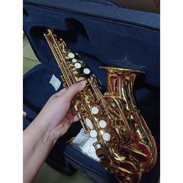 Saxophone Walker