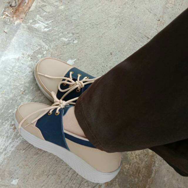 Sepatu Wanita One Love