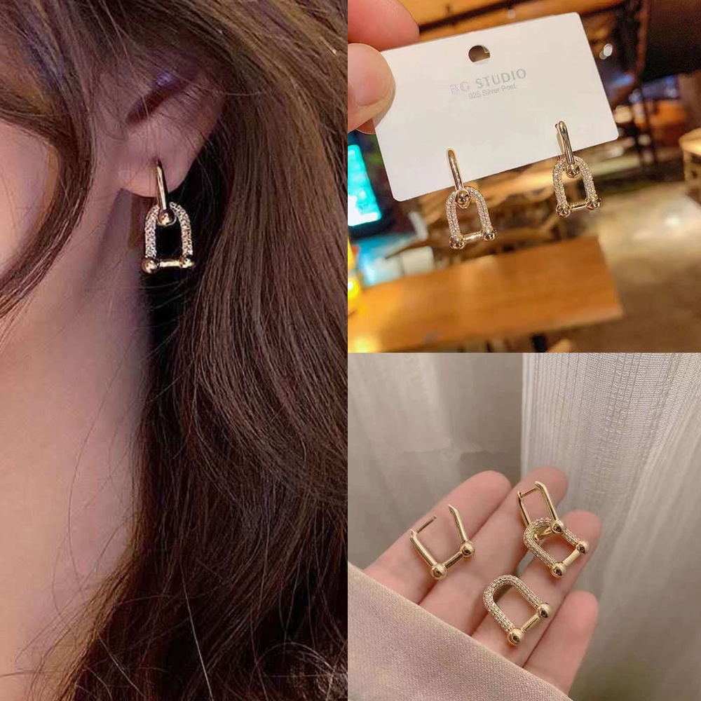 Anting Liontin Huruf D Aksen Berlian Gaya Korea Untuk Wanita