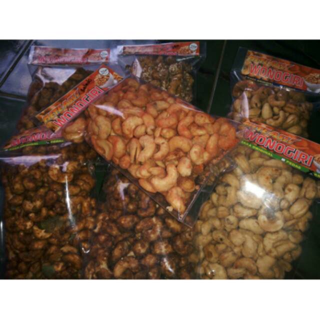 

Kacang mede aneka rasa. Rasa coklat,pedas manis, pedas, crispy, wijen, original