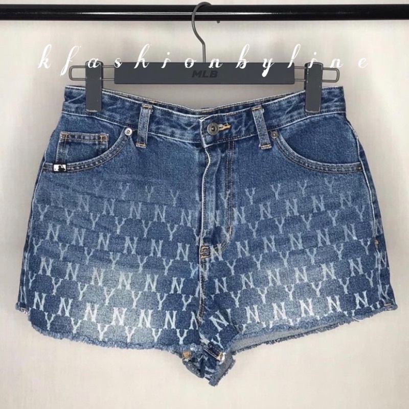 MLB Women's Gradient Monogram Short Pants New York Yankees