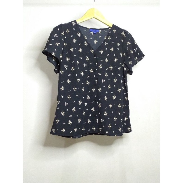 Kemeja branded Apt.9 hitam motif bunga