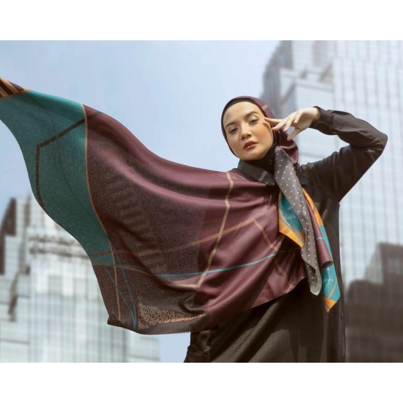 Deenay X Zaskia Sungkar || Metro Series (Grey)