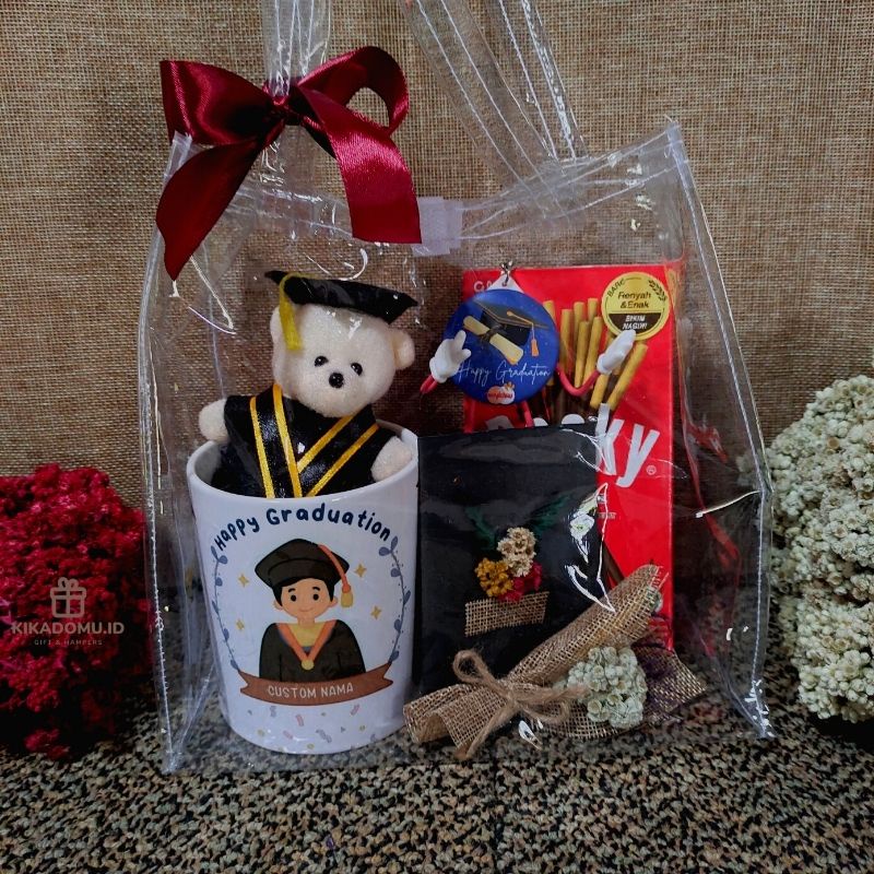 

Hampers Wisuda Cewek Cowok Mug Custom Hardbox Gift Totebag transparant Cangkir