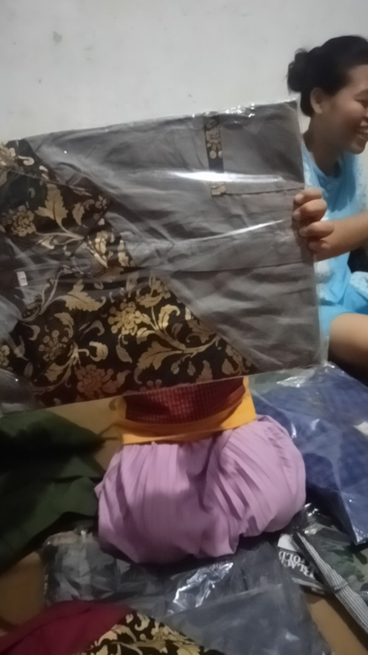 Rfn Santa Ricci Kemeja Pria Reguler Motif Murah Hitam Navy Biru Langit Putih Abu Tua Elektrik Maroon