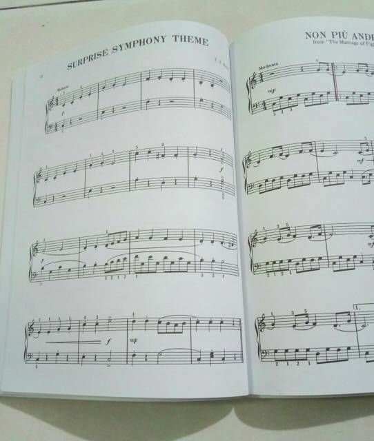 Buku Piano 42 Famous Classics Buku piano lagu populer untuk beginner