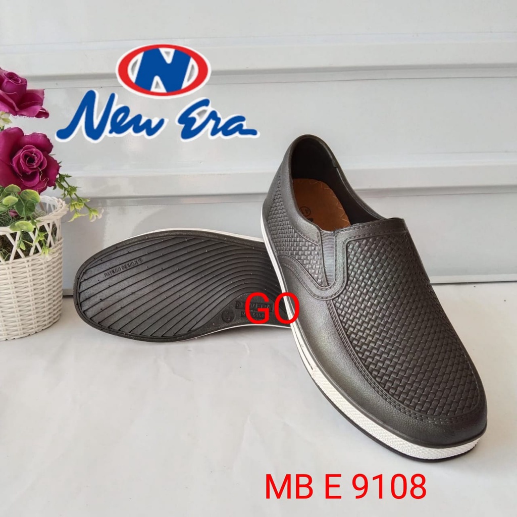 gof NEW ERA MB 9109/MB 9108 Sepatu Pantofel Pria Full Karet Pria Dewasa Hitam Putih Anti Air SlipOn Original